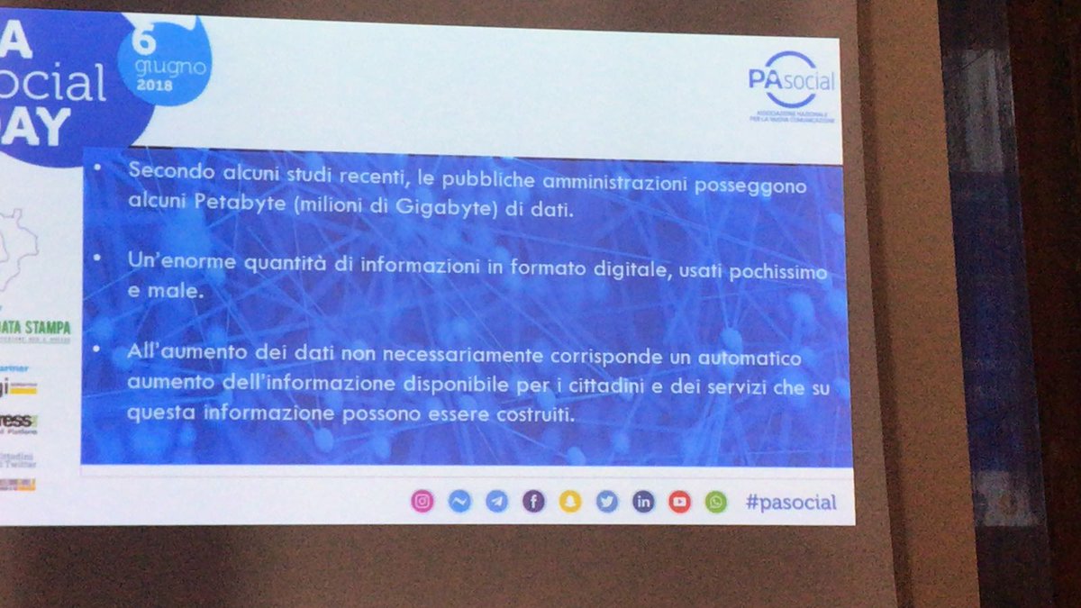 PorCalabria's tweet photo. .@dtalia ci vuole un approccio culturale, i dati sono fondamentali per le aziende e PA.
Il dato è valore.
#PASocial #PASocialday a Cosenza. https://t.co/DJuEchawqn