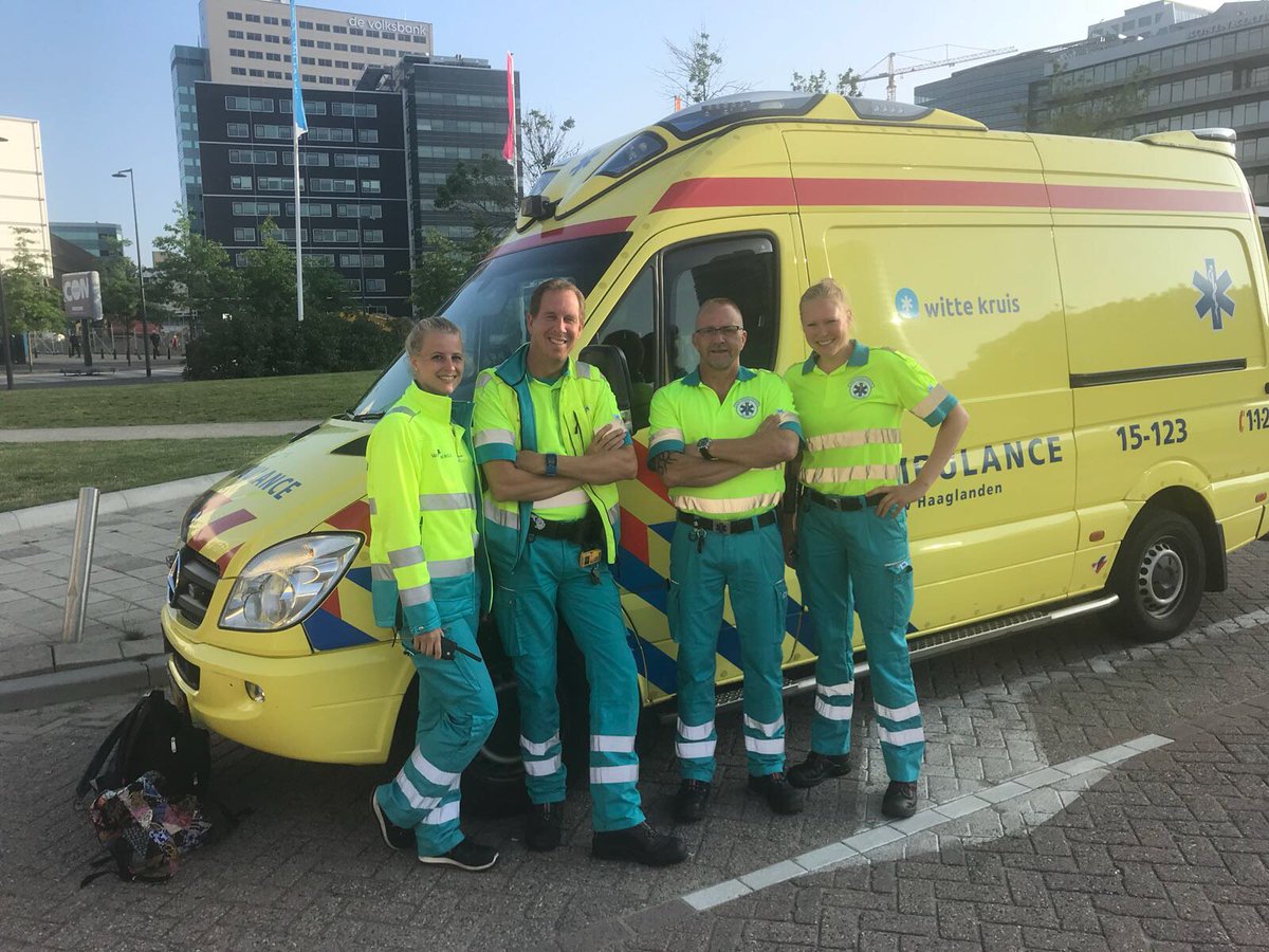 Rocahhaaglanden's tweet photo. Haaglandse toppers (Richard, Ray, Quirine en Guiliane), succes met jullie casus in de reanimatie competitie op #Venticare2018 Respect voor jullie durf en inzet. Daarnaast twee #BMH trainees, top!!! https://t.co/CTuj1mDAYh