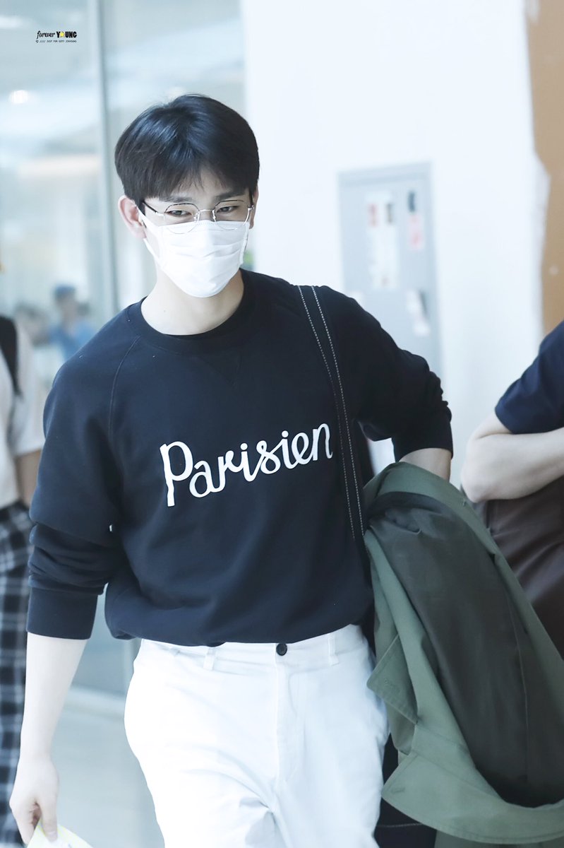 HQ 180604 SVO 도착 

#진영 #Jinyoung  #갓세븐⁠ ⁠ #GOT7⁠ ⁠

(〃ω〃) 📹📹