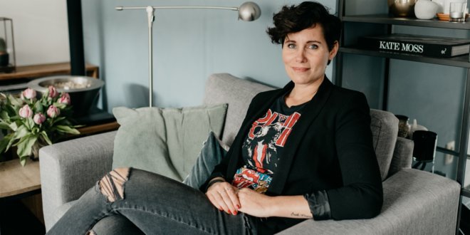 Linda's experience with combining her webshop with a fulltime job "I have to say, having a job on the side gives me a sense of security and I love combining the two." Read more on the blog myonlinestore.com/blog/spotlight… #onlinestore