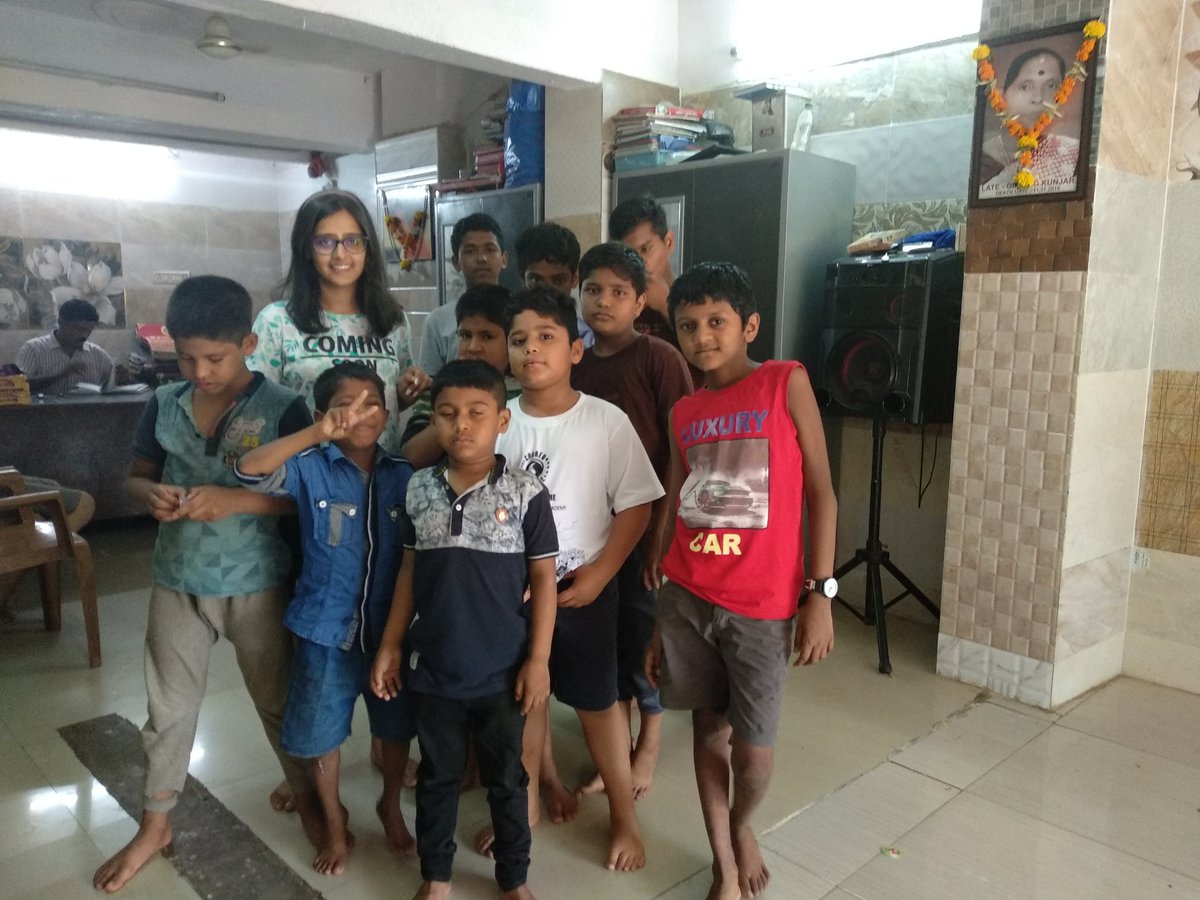 @moonbow_living #goodify visit to the orphanage' Girija balgruh'  and bringing smiles on their face with chocolates, rasgullas n samosas was worth every joule of energy spent.. God bless us all🙏🙏 gratitude to lord coz I'm NOTHING, HE is the giver, I m the medium