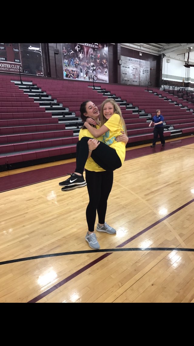allibecker16's tweet photo. HAPPY BIRTHDAY @maraboehler!!🎉🎁🎊 I hope your day was filled with loud laughing and lots of smiles 💗☺️Love you honey 😘 https://t.co/PjFkkVht2V