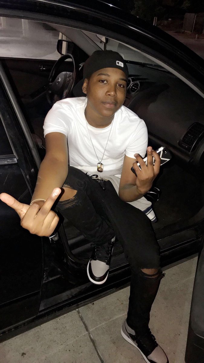 __nick3's tweet photo. White Tee Dope Boy #RestNate https://t.co/1cbhFd8gMj