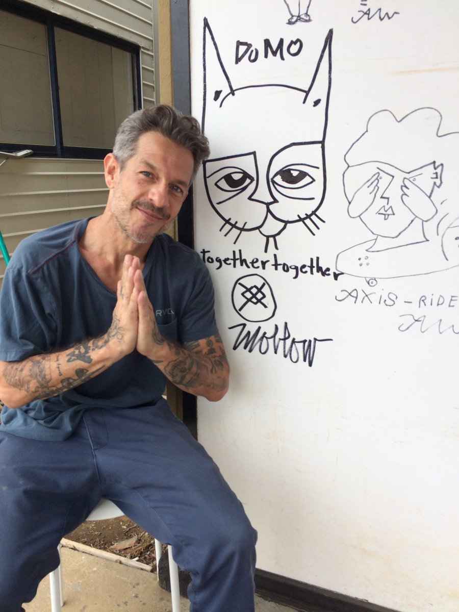 Skater0803's tweet photo. 世界的に有名なアーティストのMark OblowさんがSTANCE SOCKSの日本視察的な感じで遊びに来てくれました🎨
アートも描き残してくれて感激!!!
めっちゃ良い人やったわ~✨
#markoblow https://t.co/8uDJ46AUiq