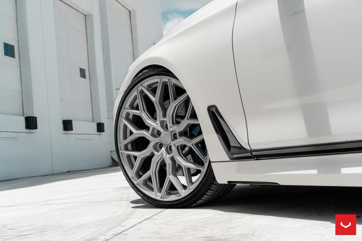 LeeAutoVN's tweet photo. BMW 7 Sereis on Hybrid Forged HF-2 in Satin Silver
📞 09.388888.90 - 0901.11.00.99
⛳️ https://t.co/1UrHlhLTc2
#Vossenwheels #vossen #vietnam #vossenwheelsvietnam #mamdo #mamvossen #leeauto https://t.co/h1yRSnp5I5