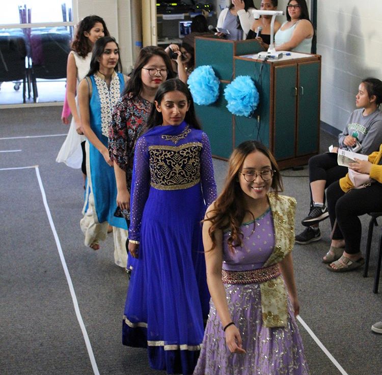 fashionclub's tweet photo. #FCPresident at JFK High School, Alisha Patel, used creativity and teamwork to put on the 'Around the World' Fashion Show last month at her high school. Check out the incredible pieces that walked the runway: https://t.co/okLZnBo6Rx https://t.co/uaNmUbUutZ