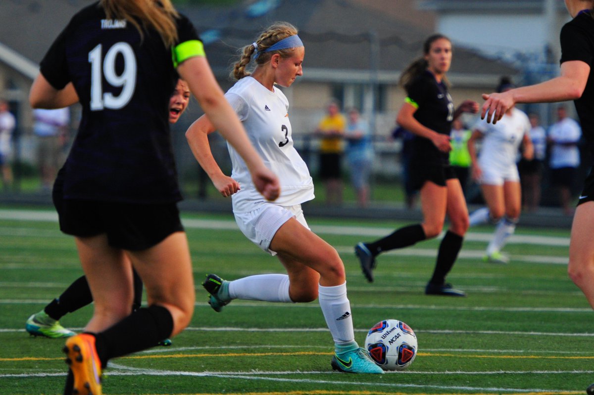GaryMiddendorf's tweet photo. Alex Dennis comes up big scoring the go-ahead goal in the final minutes as Andrew wins the Class 3A Andrew Supersectional 2-1 over Downers Grove North. Dennis scored the Bolts' first goal also. https://t.co/Bn0SxiH1cL