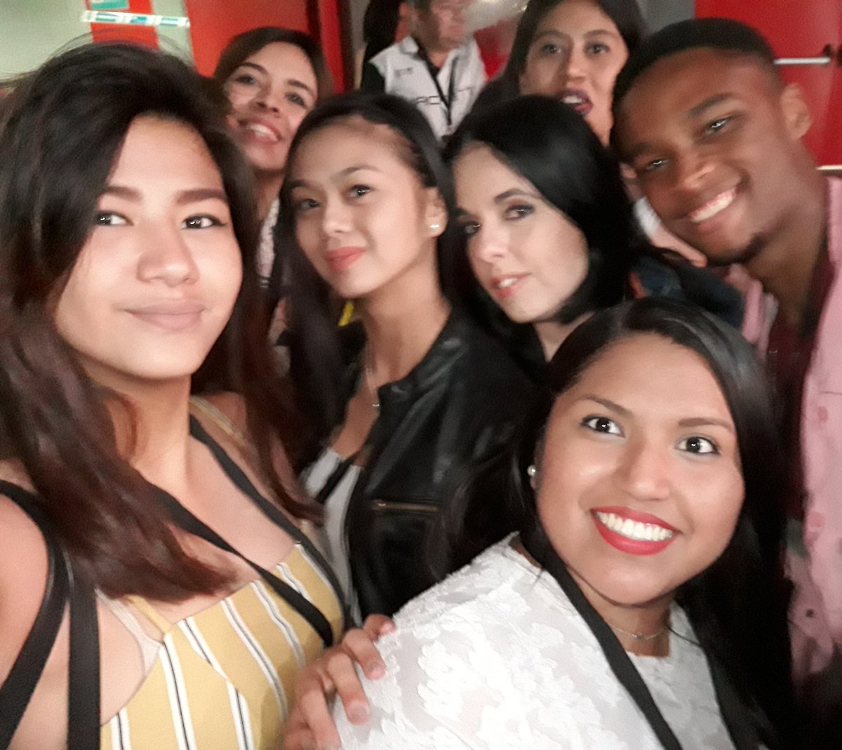 allyssa_isla's tweet photo. Muchísimas gracias a mi profesora @CharoRosell por esta gran oportunidad que nos brindó yendo al concierto de @RomeoSantosPage de prácticas ❤ #díainolvidable #momentosabaco #familia @karen_mondero @EricaRoblesA @VivianLaraM @Preaik @mmsol03 @NataliaMSaravia @FernandaDeen https://t.co/TVEPQXnPOP