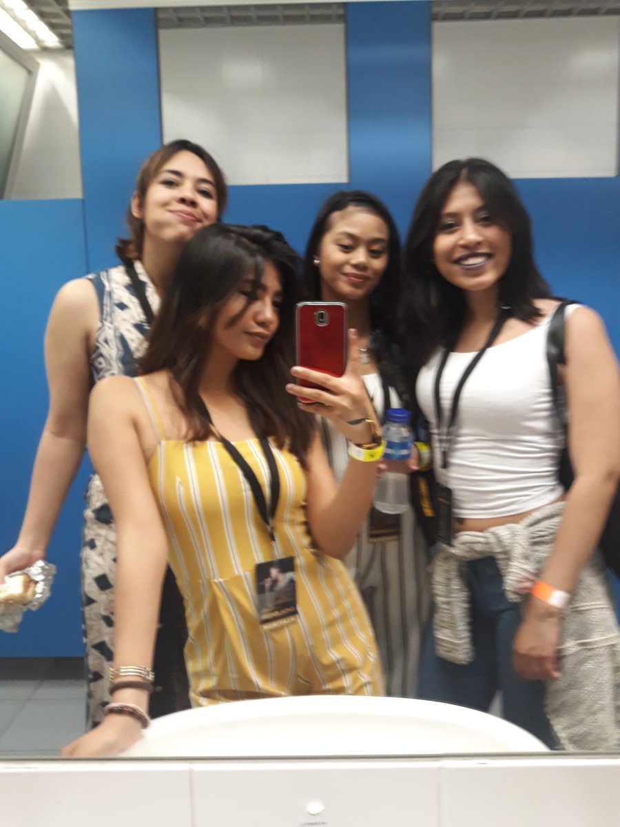 allyssa_isla's tweet photo. Muchísimas gracias a mi profesora @CharoRosell por esta gran oportunidad que nos brindó yendo al concierto de @RomeoSantosPage de prácticas ❤ #díainolvidable #momentosabaco #familia @karen_mondero @EricaRoblesA @VivianLaraM @Preaik @mmsol03 @NataliaMSaravia @FernandaDeen https://t.co/TVEPQXnPOP