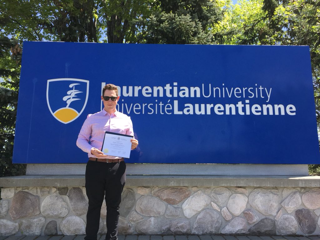J_Bousada's tweet photo. Thank you @LU_SPAD &amp; @LaurentianU for an amazing 4 years 🎓

#Voyageurs2018 https://t.co/26mbSQyX9r