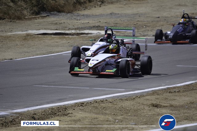 FamiliaPais's tweet photo. #Chile Después de cuatro fechas, así marcha el ranking de la #Formula3CL @formula3chile para mayor información visite https://t.co/35MnwxaDmJ #NotodoesFutbolenChile @MindepMetro https://t.co/x61EXy7dxj