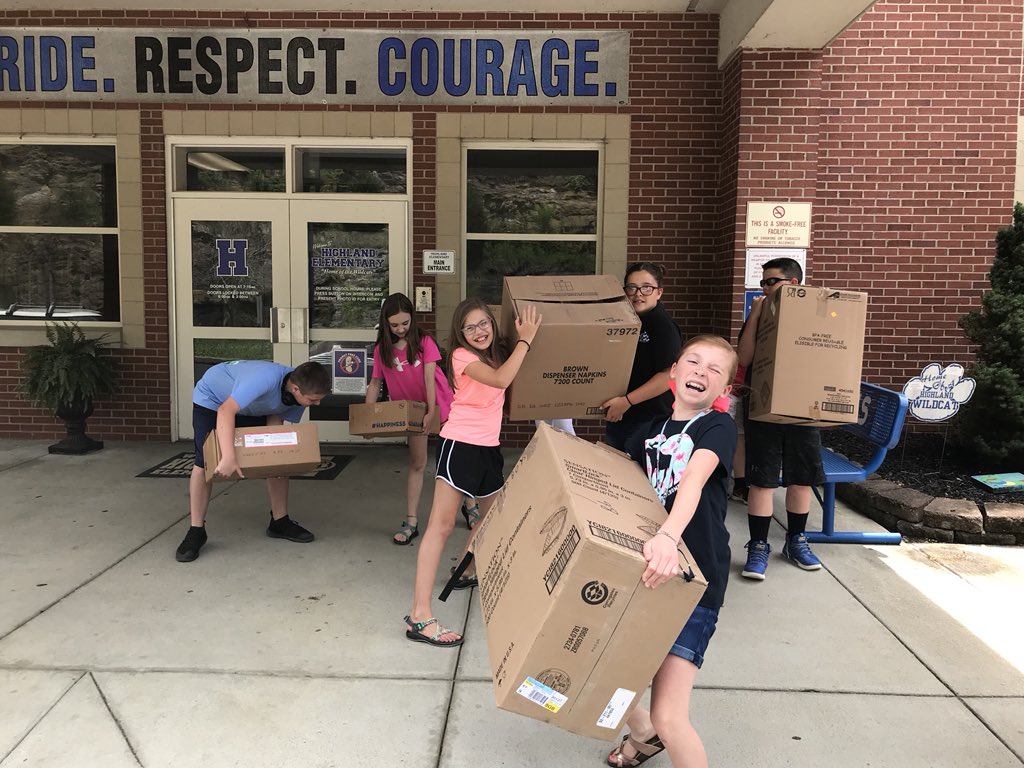 MistyWard78's tweet image. Highland #CmPS team travels tomorrow to Jefferson County to help expand Foster Friends to Louisville! #CmPS #FPSPI #TheLeaderinMe #ServiceFirst @JC_Schools @lisasalyer @thomcochran  @KYJohnCoHR