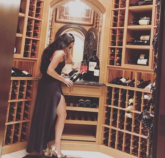 InsaneSovereign's tweet photo. A wine and dine kind of day. https://t.co/MRIvqtFUUq
