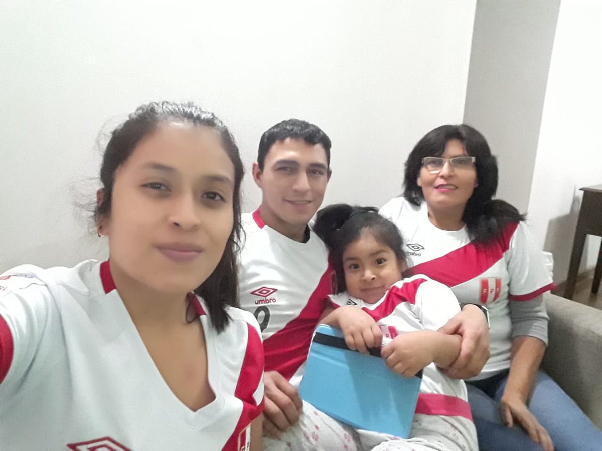 YESITAALVARADO's tweet photo. #juntemonosparaalentar desde santiago_Chile peruanos de corazón  arriba Perú carajo🇵🇪🇵🇪🇵🇪🇵🇪🇵🇪 https://t.co/Yl8NzmnoEl