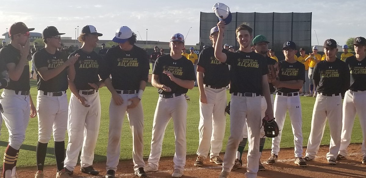 cfhs_baseball's tweet photo. Foothills Seniors
Dante DeNiro
Cole Altherr
Chris Kowalcek
#KinoBaseball
#FoothillsBaseball
#teamblack https://t.co/tK22fqC2GC