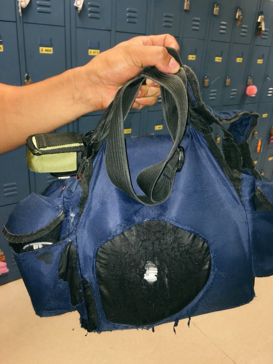 yingrjkim's tweet image. Ung mas kelangan pa ng bag mo ng stitches at tegaderm kesa sa patient mo 😂

#funet 😫