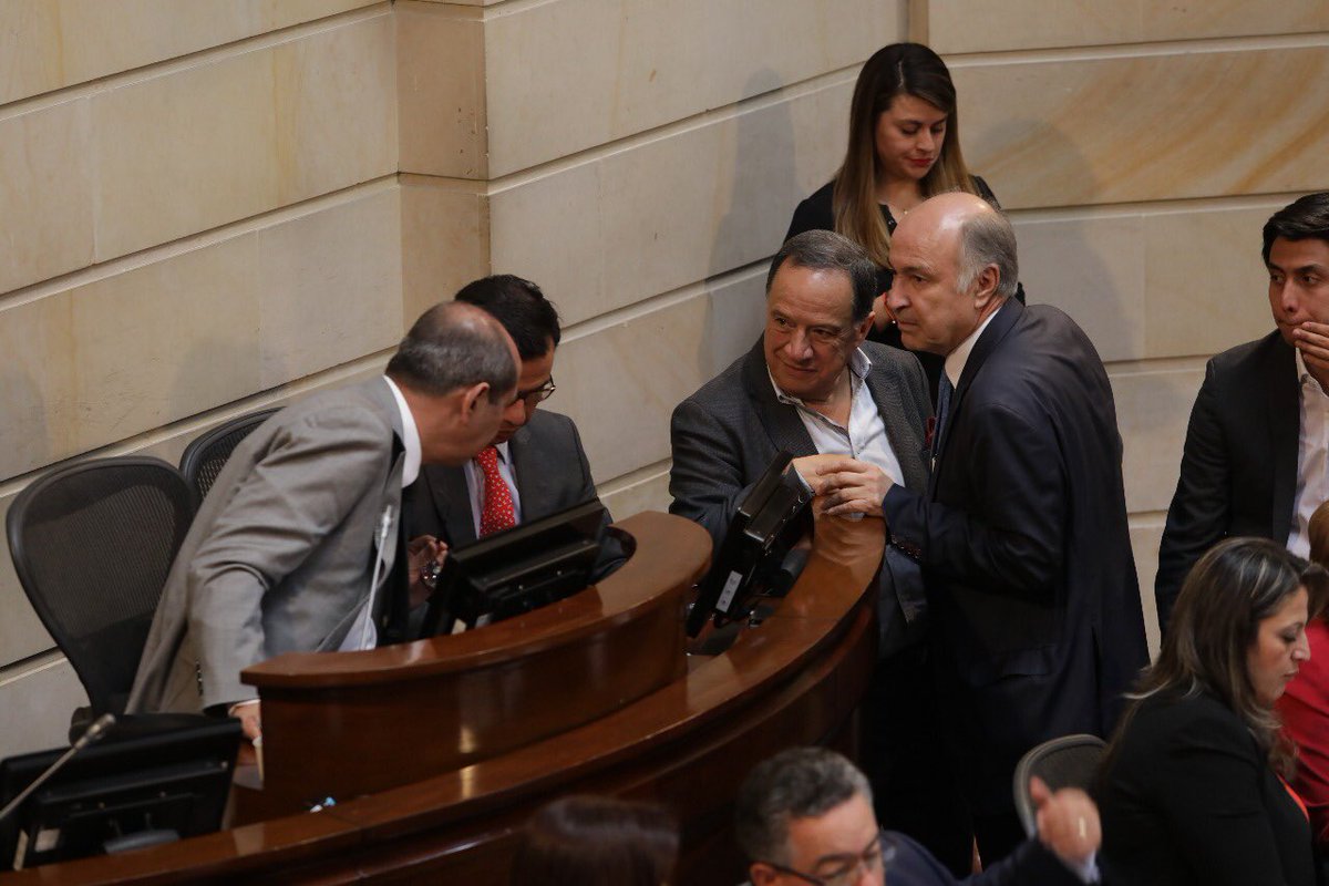 EnriquegilbGil's tweet photo. Aprobado en 1er debate Proyecto de Ley que adopta reglas de procedimiento para la #JEP. Gracias Comisiones Primeras de @SenadoGovCo y @CamaraColombia por comprender la importancia de esta iniciativa para blindar de garantías el funcionamiento de esta jurisdicción. https://t.co/2l1HiDtYnf