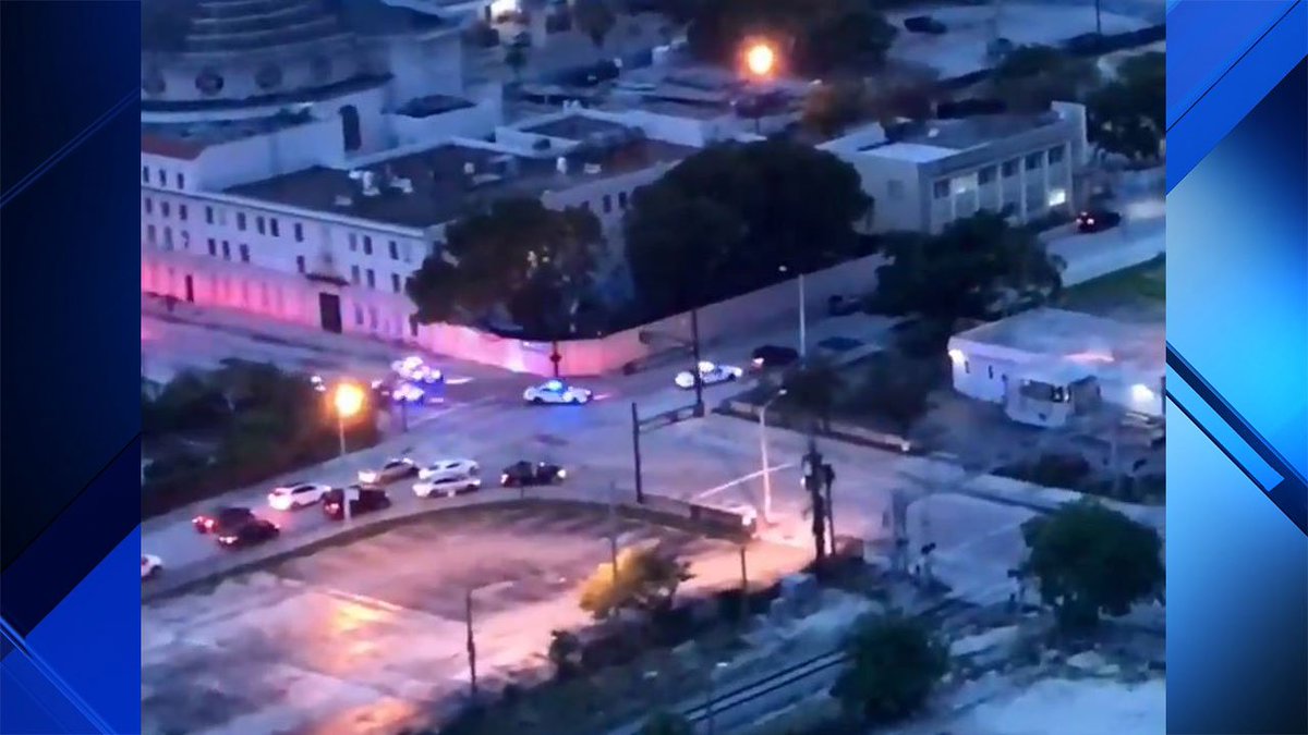 2 people arrested after police chase through Miami, authorities say bit.ly/2IU3qUu https://t.co/7RrnNVuWYb