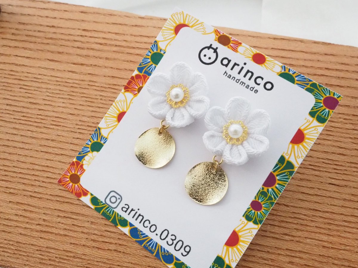 Arinco0309 つまみ細工 ピアス イヤリング 人気シリーズです ありがとうございました また 似たデザインが ハンドメイド つまみ細工 つまみ細工ピアス つまみ細工イヤリング ハンドメイドアクセサリー Arincohandmade 結婚式 成人式