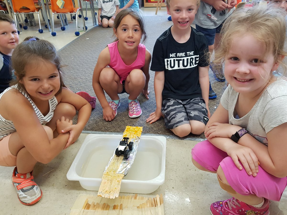 MirandaAtrooshi's tweet photo. The grade 1 students have been busy Building Bridges to support a toy car. We love our structures and materials unit!@JarvisJets  @Doug_Ouellettte @GEDSB https://t.co/gq4KMc54yV
