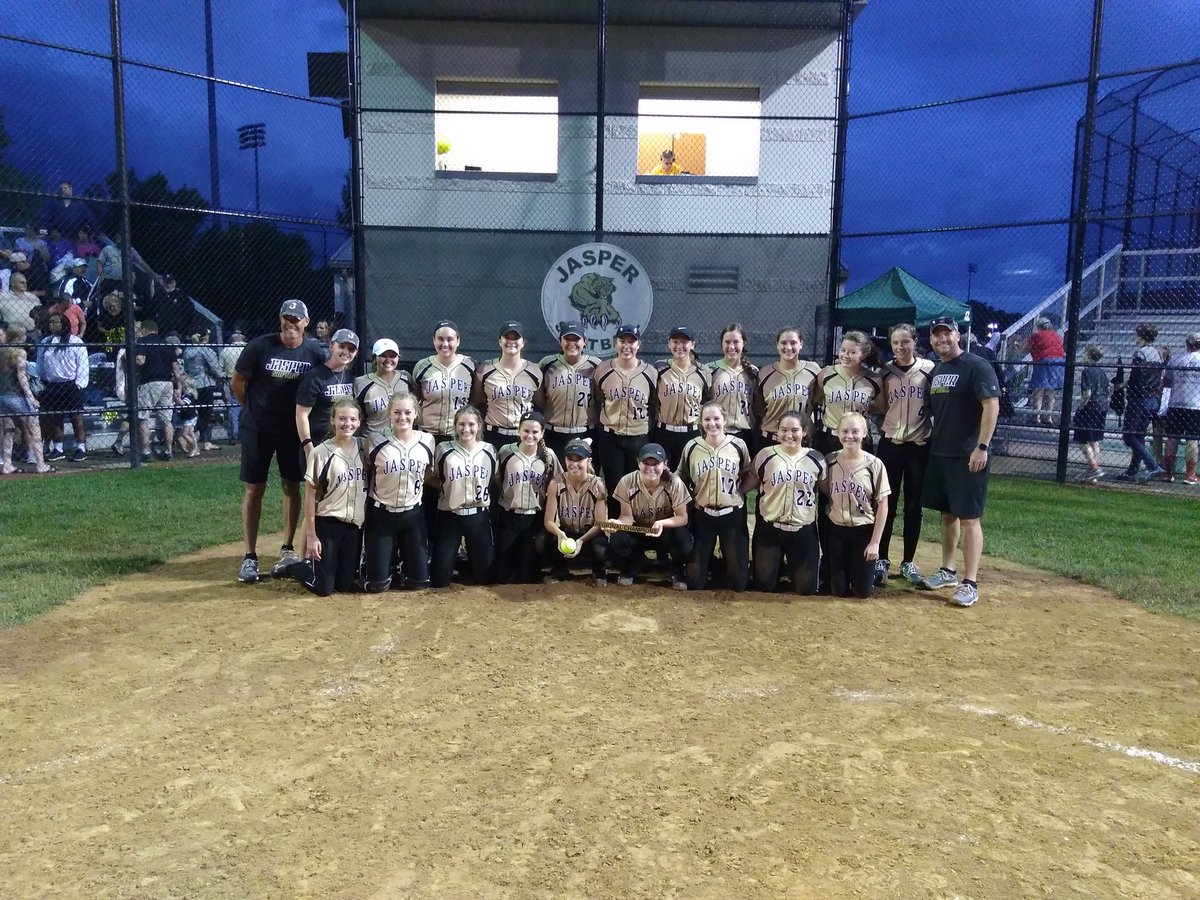 JasperWildcats's tweet photo. Congratulations to our Regional Champion Softball team! They defeated Heritage Hills 8-6. https://t.co/ny0hCwIHt5
