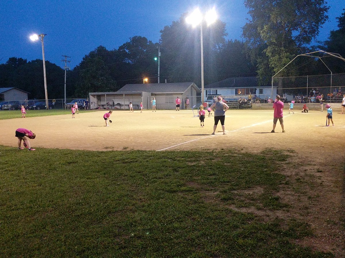 SpartaPK6Sports's tweet photo. K-2nd grade softball start their season tonight! Good job ladies! https://t.co/1lybvyHTWu