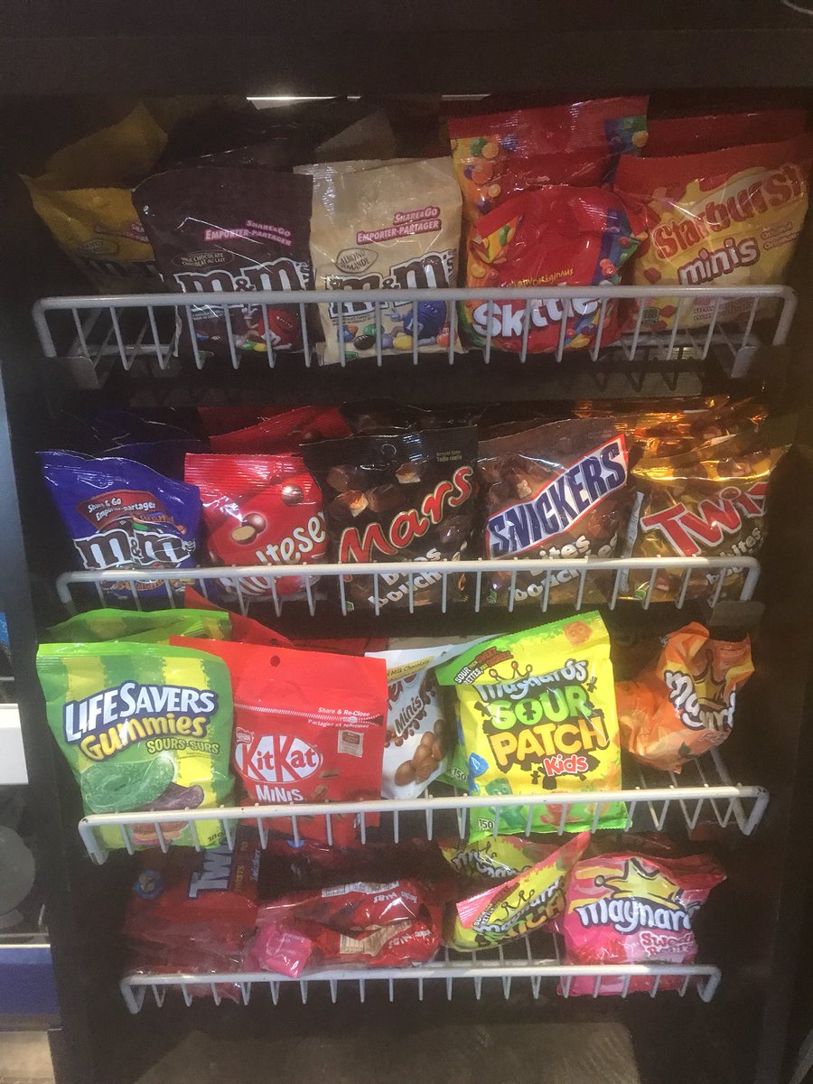 vinceparkr's tweet image. Why can’t I ever upgrade to the third row? The top two rows always suck at cineplex #realproblem @CineplexMovies