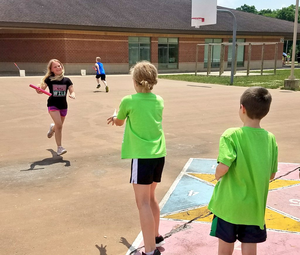 Eckergrade3's tweet photo. Field Day fun! ☀😄 https://t.co/Fa0RKL46U6