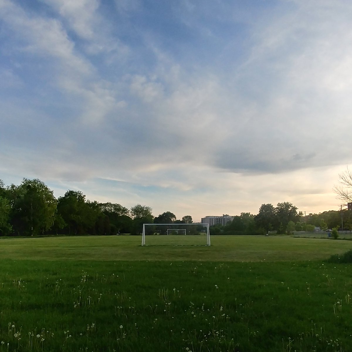 cstwrt's tweet photo. Chronology from this eve: parkade cons., river-side view, footy pitch...
#documentinglandscape https://t.co/rATrVBsCYM