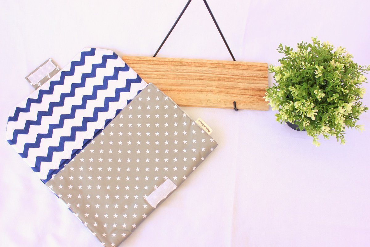 pepeandpeach's tweet image. Our #baby #changemat is looking amazing! Available from the following link

etsy.me/2IWPeG8

#babyshowergift #babyshower #changingmat #babymat #diaperbag #unisexbabygift #grey #chevron #navy