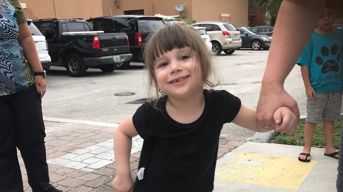 #BREAKING Girl found wandering near apartment complex in Hialeah, police say bit.ly/2J0DHWq https://t.co/jCriaFXxSd