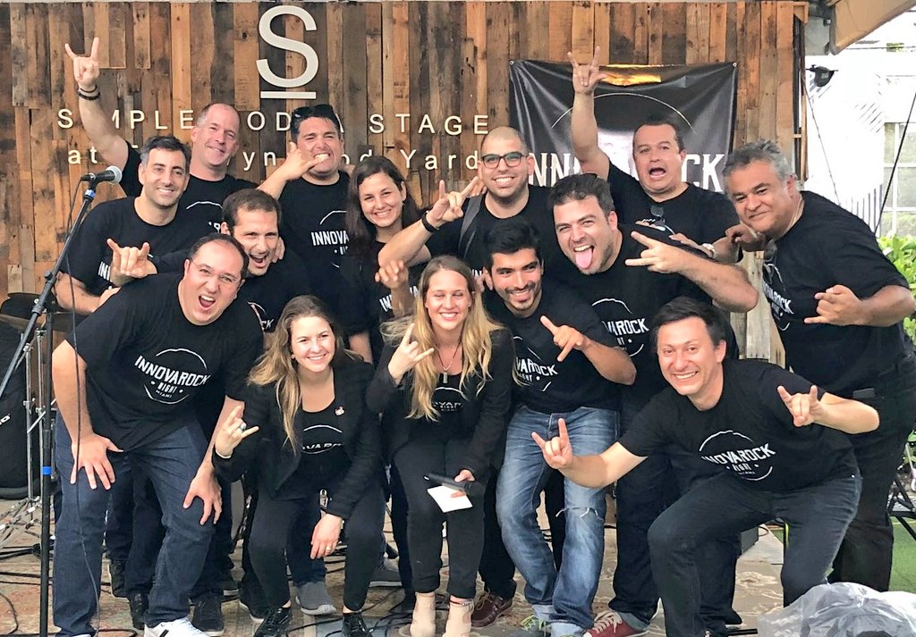 irockCL's tweet photo. La foto del #InnovaRockNIGHT
Gracias Miami!
100 asistentes | 9 pitch | 7 naciones | 4 jurados | 15 organizaciones apoyando | Premio Espíritu #InnovaRock | Rock on! https://t.co/nnN6sdbLTY