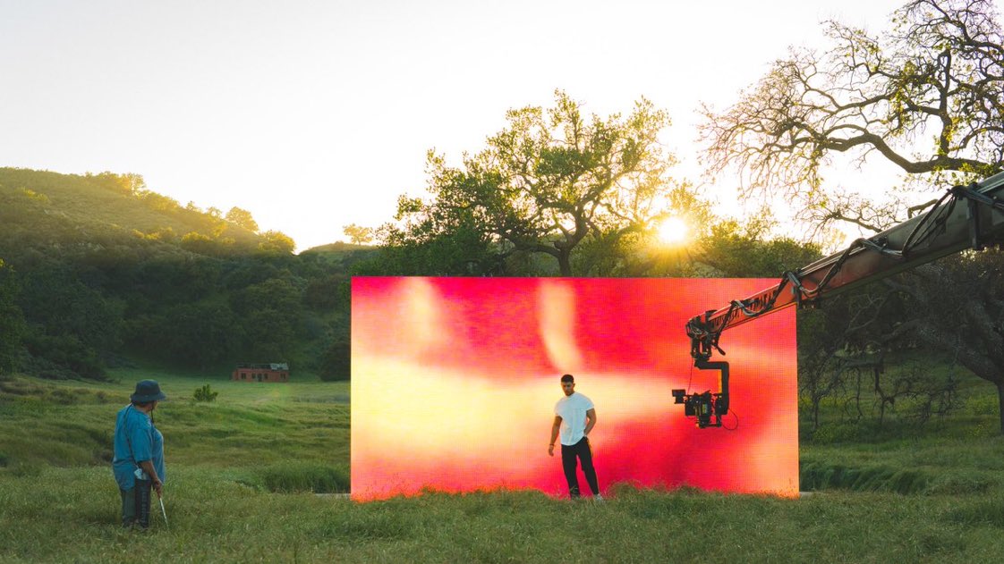 nickxjonasrp's tweet photo. Pro-tip: Always have a snake wrangler on site everywhere you go. #AnywhereVideo https://t.co/Uv596yOEZ4 https://t.co/FPiPpd2giv