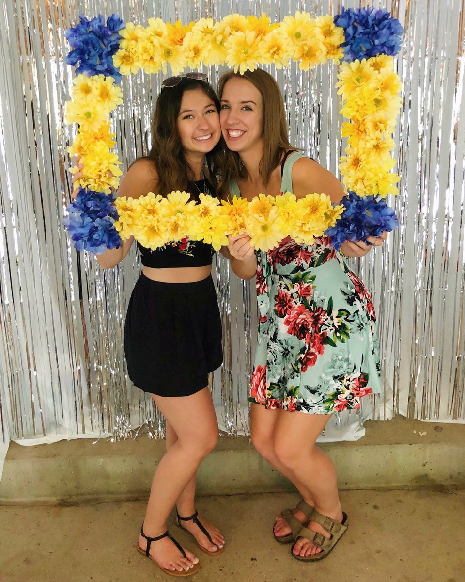 jordynmccaslin's tweet photo. Happy 18th to my queenie!!! I love you with my whole heart and I hope your day was nothing but amazing!!! Catch me visiting you in AA next year :) 💙💛 https://t.co/xll09jjU0q