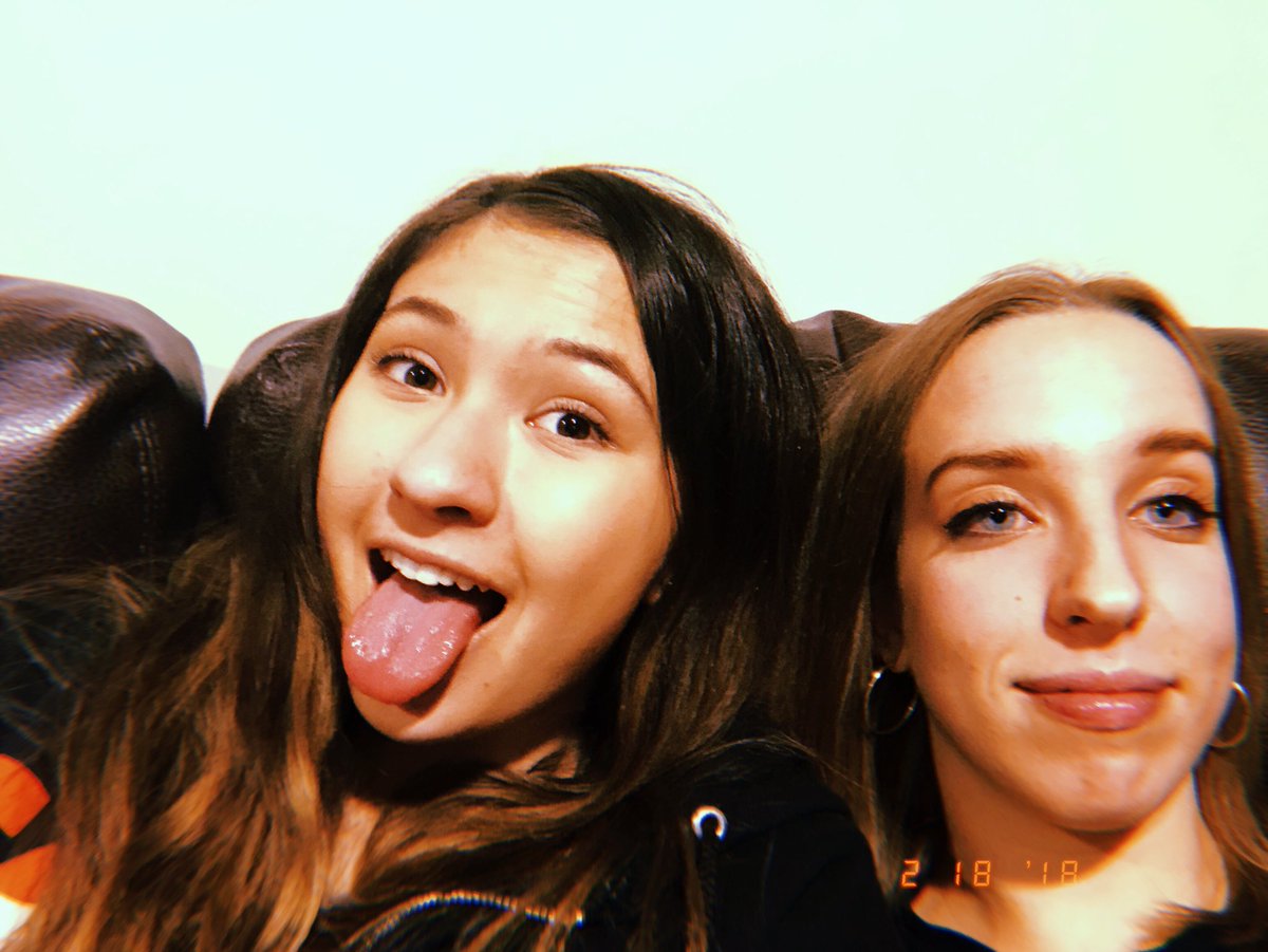 jordynmccaslin's tweet photo. Happy 18th to my queenie!!! I love you with my whole heart and I hope your day was nothing but amazing!!! Catch me visiting you in AA next year :) 💙💛 https://t.co/xll09jjU0q