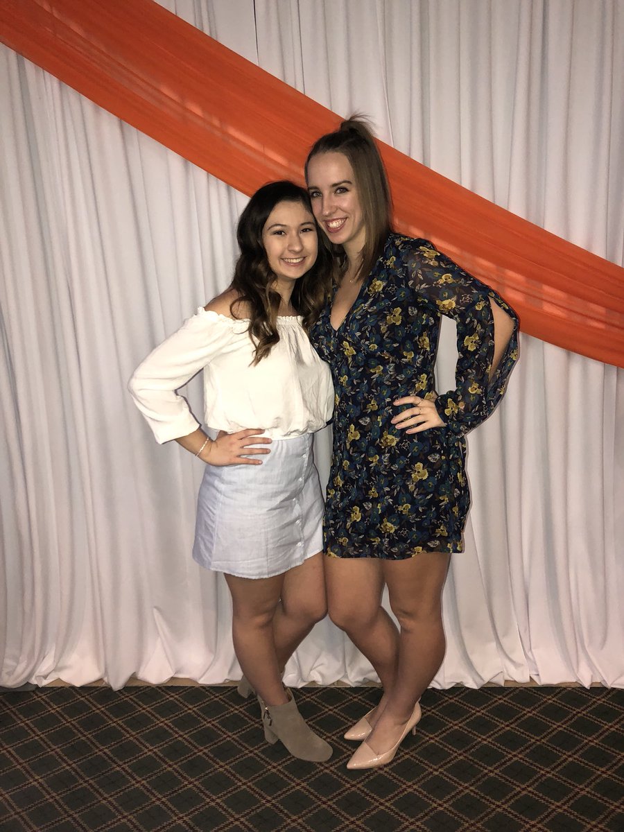 jordynmccaslin's tweet photo. Happy 18th to my queenie!!! I love you with my whole heart and I hope your day was nothing but amazing!!! Catch me visiting you in AA next year :) 💙💛 https://t.co/xll09jjU0q