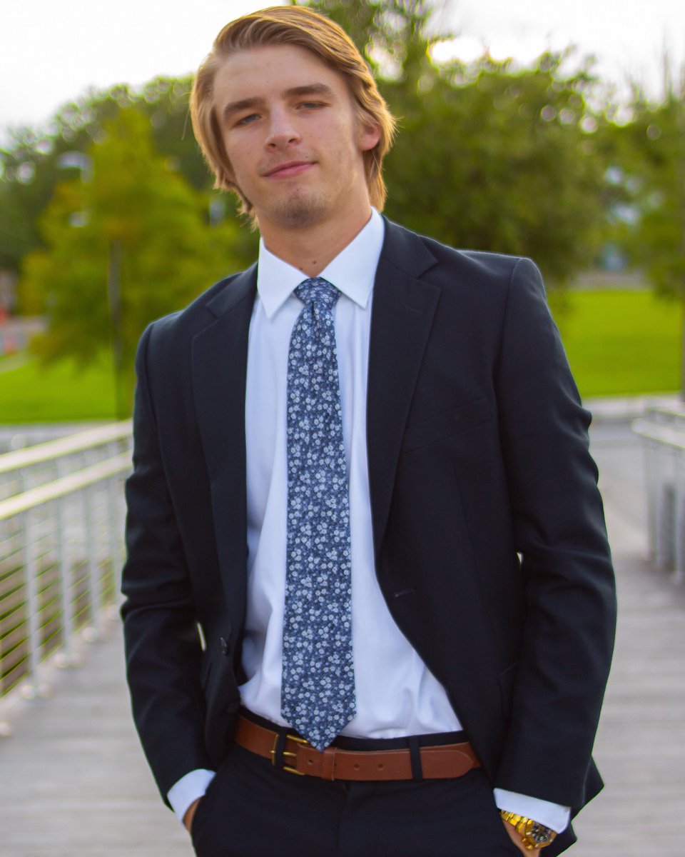 Kiminkw's tweet image. Check out my handsome dude ❤️
Thank you @rajasid852 for your time, patience, and awesome talent!
#gradpic #classof2018 #fau2022
#oakhallschool #proudmomma
#timeflies