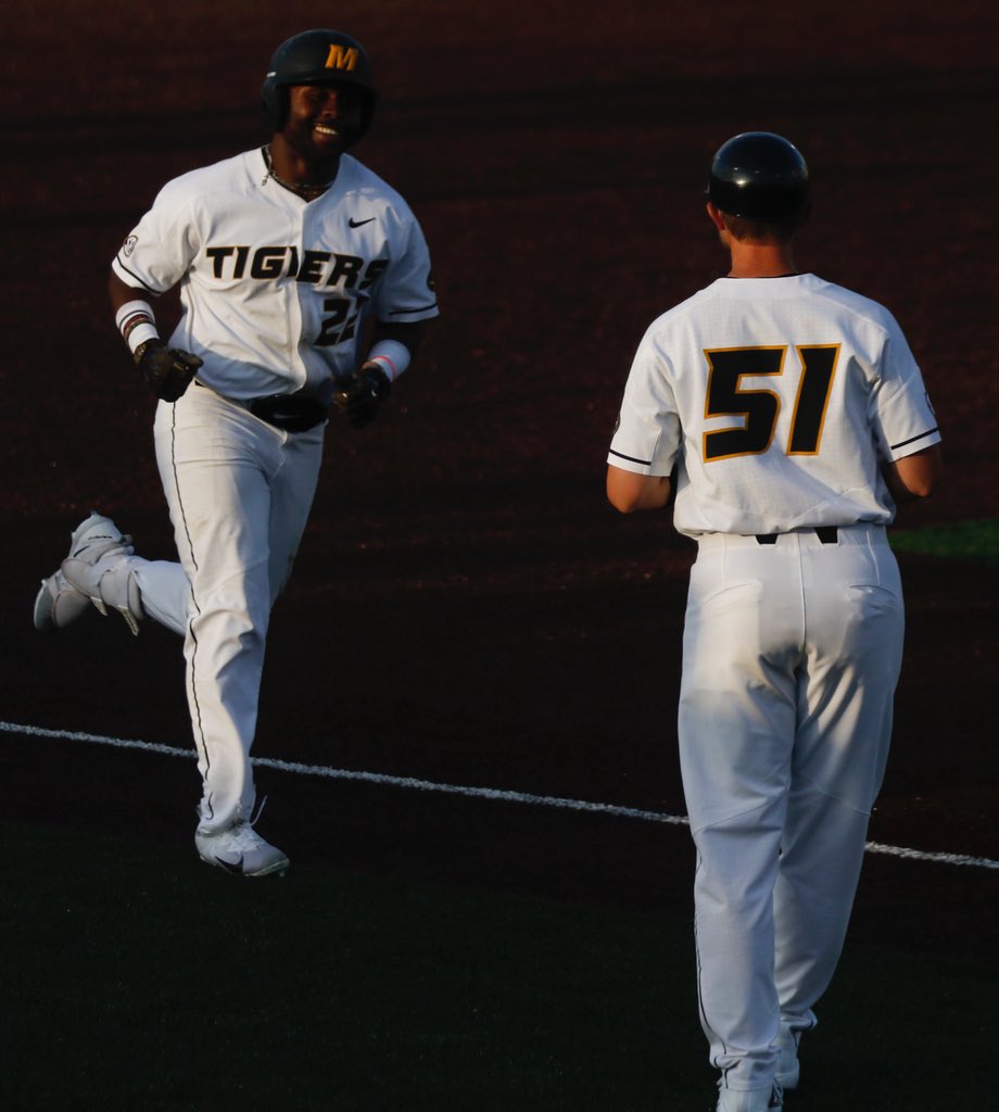 JustCallMe_Duce's tweet photo. Mizzou thank you for everything! I’ve cried,laughed and stomped my way through 4 years. Thank you for everyone who has touched my life and made this dream come true. Big heavy is out!! https://t.co/xPUHuxXdmw