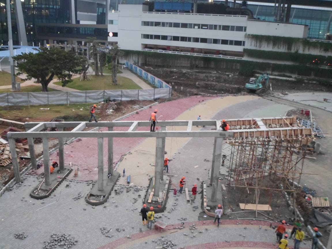INJairports's tweet photo. Segera hadir Drive Through di area parkir Terminal 3 Domestik @CGK_AP2 . Dengan pemberlakuan sistem ini, penjemputan penumpang tidak harus memasuki gedung parkir sehingga akan mengurangi kepadatan kendaraan dan mempercepat proses penjemputan. https://t.co/xygrS0hjAB