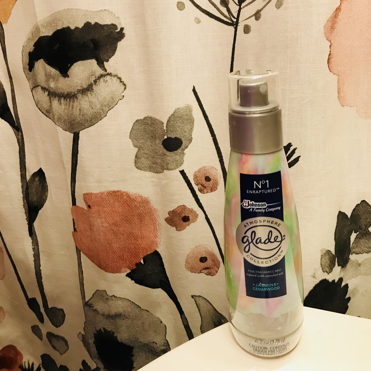 mnmcgrane216's tweet photo. My new favorite place to be is in the bathroom where the @Glade Jasmine and Cedarwood Mist Fragrance transforms my bathroom into an at home spa. I can relax, unwind, and cast all my cares away for a few moments #GotItFree https://t.co/7OUhfZifQ1