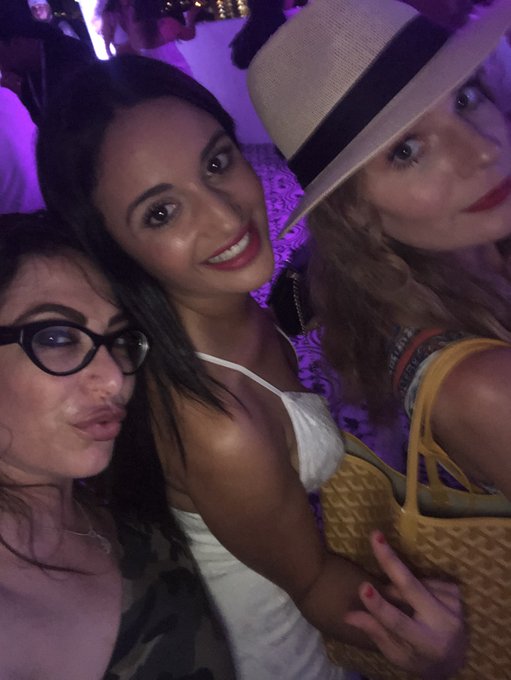 #xbizmiami #whiteparty https://t.co/1vMRsII0z9<a href="/tag/xbizmiami"class="tags">#xbizmiami</a><a href="/tag/whiteparty"class="tags">#whiteparty</a>