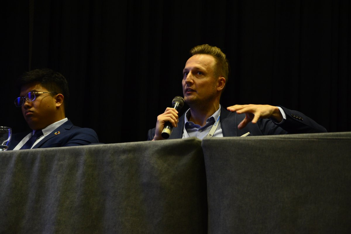 decentristnews's tweet photo. Panel Discussion: blockchain and fintech for good
Featured on Photo: Daniel de Gruijter CEO of @theincitement and Paolo Magnata, junior consultant of @UNDP https://t.co/NDx5nLxKfx