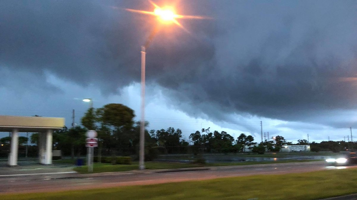 #BREAKING Severe weather blows through Homestead, damaging at least 1 home bit.ly/2si2UoK https://t.co/x2unOwfYzt