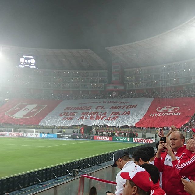 TheAndesFound's tweet photo. Fever pitch at Estado Nacional de Lima. #VamosPeru #Peru #Russia2018 #FIFA #worldcup #TheAndesFoundation #Football #Soccer #Scotland https://t.co/qnWbefo5M1 https://t.co/WV0iIn9Kku