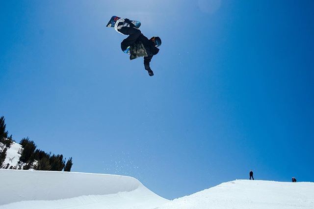 These past few days on the mountain have been sick! #bluebird 📸: @sierrabowman__ ift.tt/2IVr1UN