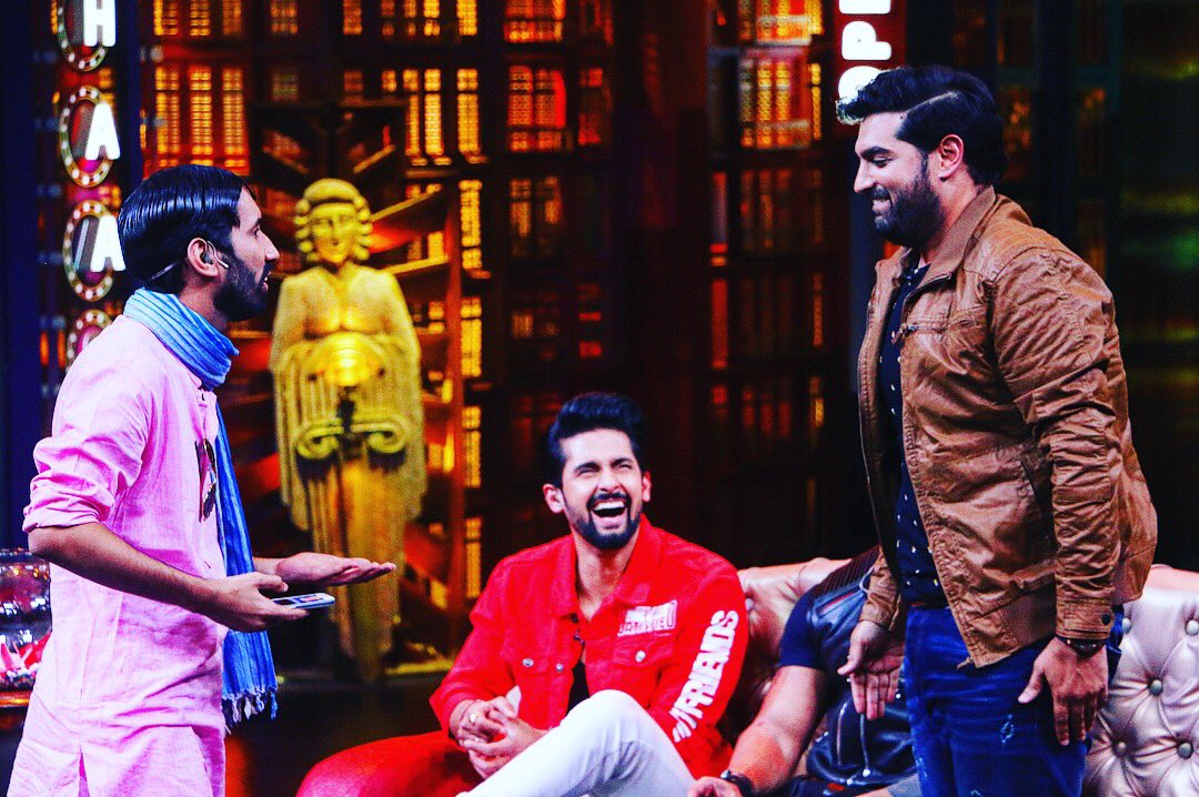 abhilashthapli's tweet photo. 3 देव &amp; 1 दानव..! 😂
.
May u guys break all the records. ❤️
.
.
#3Dev #cutiepiesharma #ekr #entertainmentkiraatat9 #entertainmentkiraat #fun #laughter @Iamksgofficial @_ravidubey @ikunaalroykapur @3DevFilm @ColorsTV @nikuld https://t.co/5ruLpyiA9c