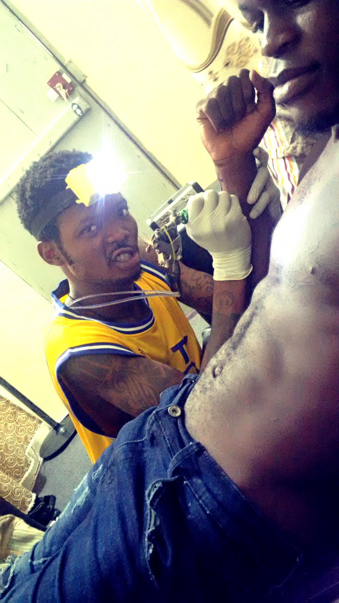 Alinobrown5's tweet image. #injecter l'encre dans la peau 
#Fear is my only courage 
Sauvage 18😜💓✌🔞