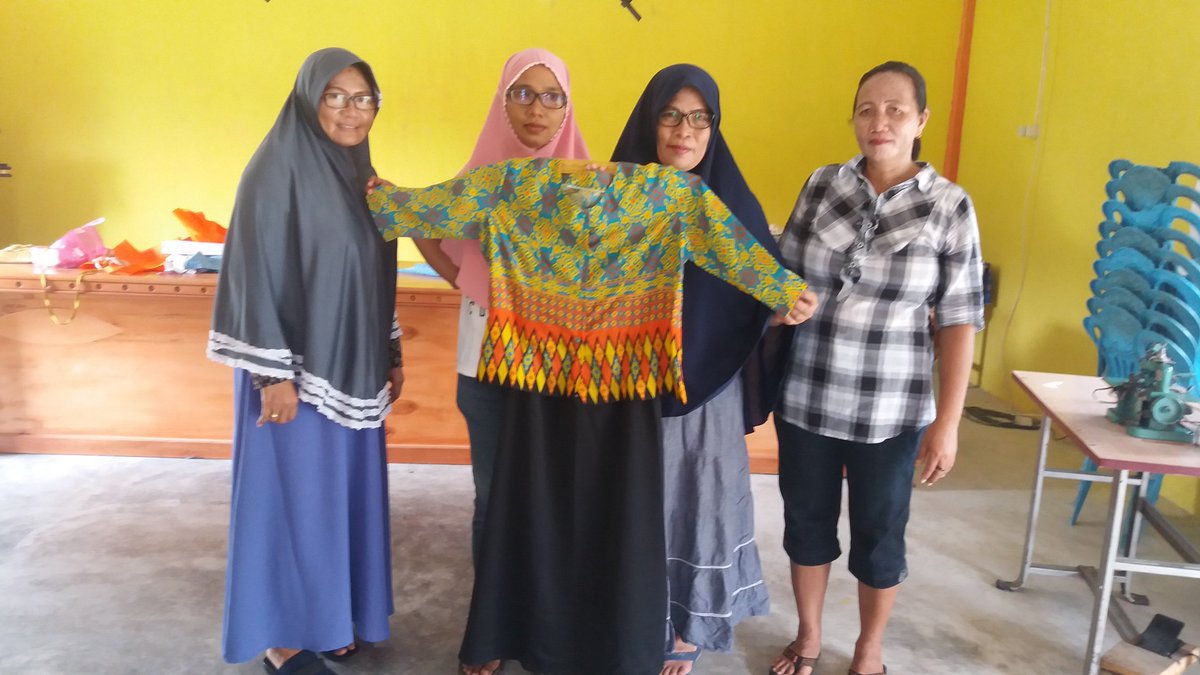 RonalDjamalu's tweet photo. Hasil karya kelompok menjahit
#pelatihanmenjahit
#desamolintogupo
#suwawaselatan
#gorontalo
@jokowi 
@Itjen_Kemendes 
@EkoSandjojo 
@anwsanusi 
@TaufikMadjid_ID 
@tppindonesia 
@pendm https://t.co/XYVDRkZbt2
