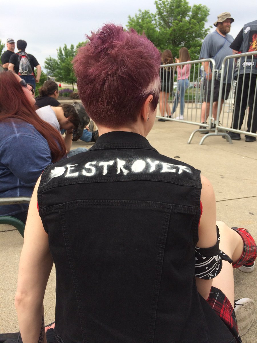 torivi6661's tweet photo. @blackveilbrides was absolutely unforgettable @rockontherange!!! @andyblack looked SO happy π it was so fun screaming βFallen Angelsβ at the end at the top of my lungs! @ccbvb @AshleyPurdy @JinxxBVB @JakePittsBVB You guys all kick ass!!! https://t.co/Fl52yjto3C