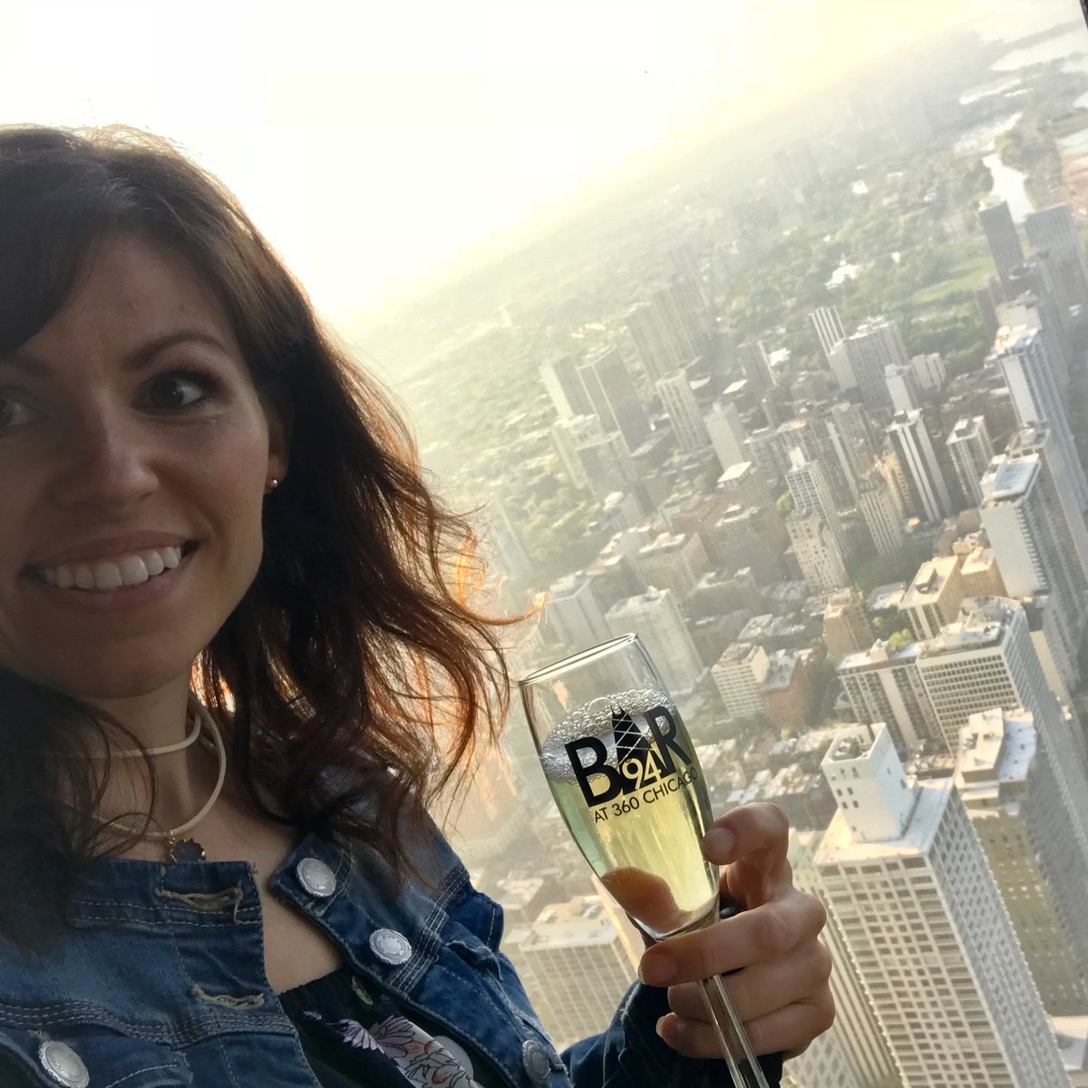 LifeisPoppin's tweet photo. The TILT thrill ride is a one-of-a-kind in the world, and its new ChiSeries offers bonus activities every day of the week.
Oh, and there's a bar! Get that bubbly with a view :)
@360CHICAGO #360TILT #360SkyGuide #MomBlogTourFF ad https://t.co/jDryw9GJrw
